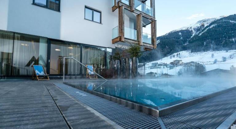 Serviced apartment with terrace, pool & sauna — photo 3