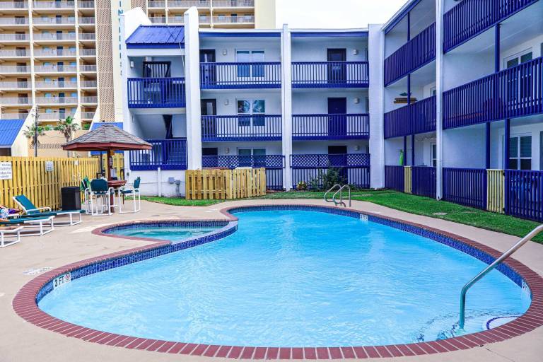 Fully equipped pleasant condo with pool & jacuzzi | Beach nearby | Pets allowed in South Padre Island, TX