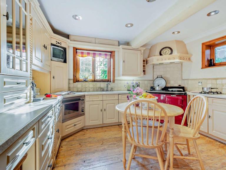 Cottage with barbecue, garden & patio — photo 4