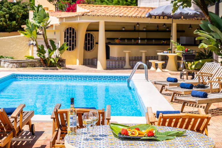 Villa with barbecue, yard & private pool — photo 5