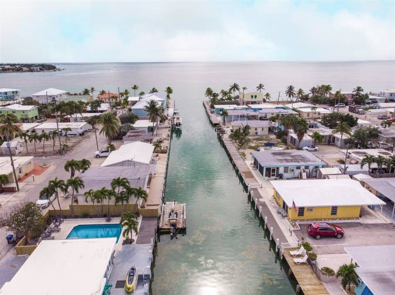Children-friendly wonderful vacation home with private pool & barbeque | Water view | Pet-friendly — photo 2