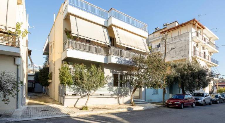 A Cozy Modern Stay with Sunny Balcony near Kalamata Center — photo 5