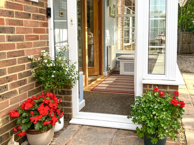 Children-friendly lovely cottage with garden & barbeque | River view | Pets allowed — photo 3