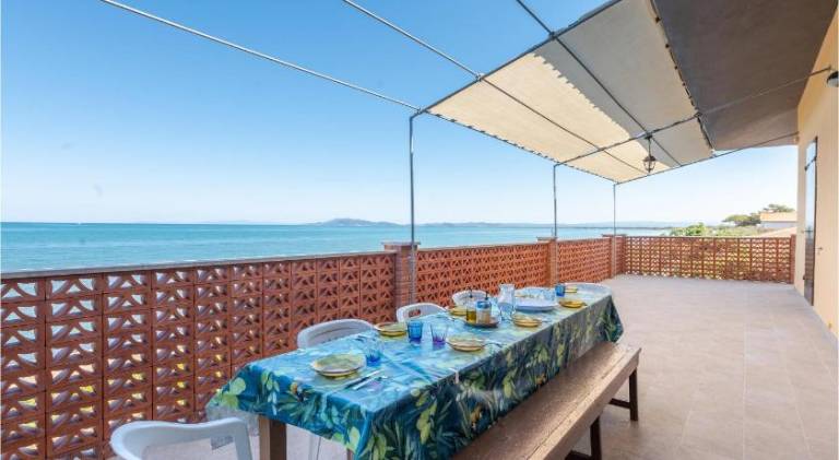 Holiday apartment with patio — photo 2