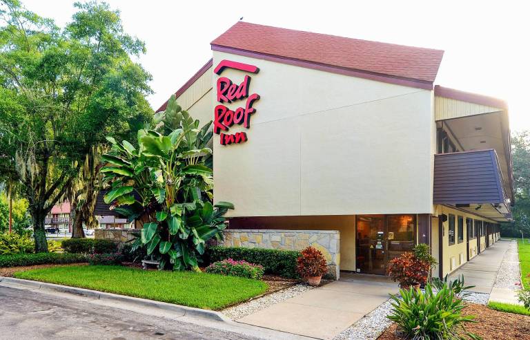 Red Roof Inn Tampa Fairgrounds – Casino in Tampa, FL