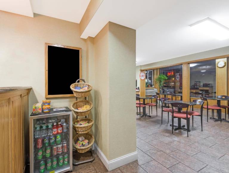 Howard Johnson by Wyndham Hartford South – Rocky Hill — photo 4