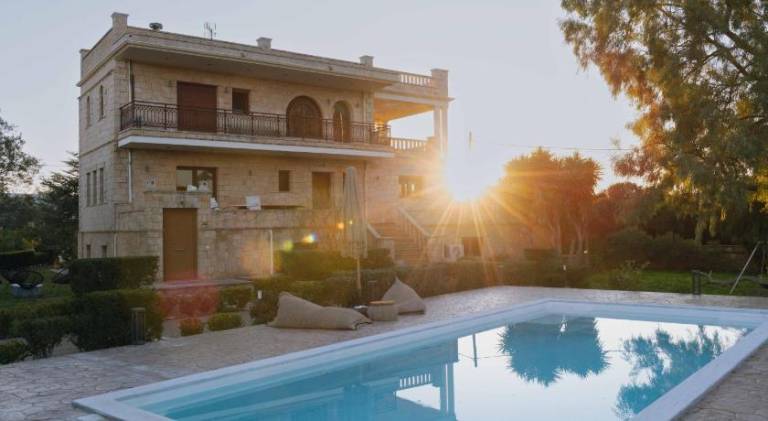 Villa with jacuzzi, garden & pool | Good for workation in Aegina