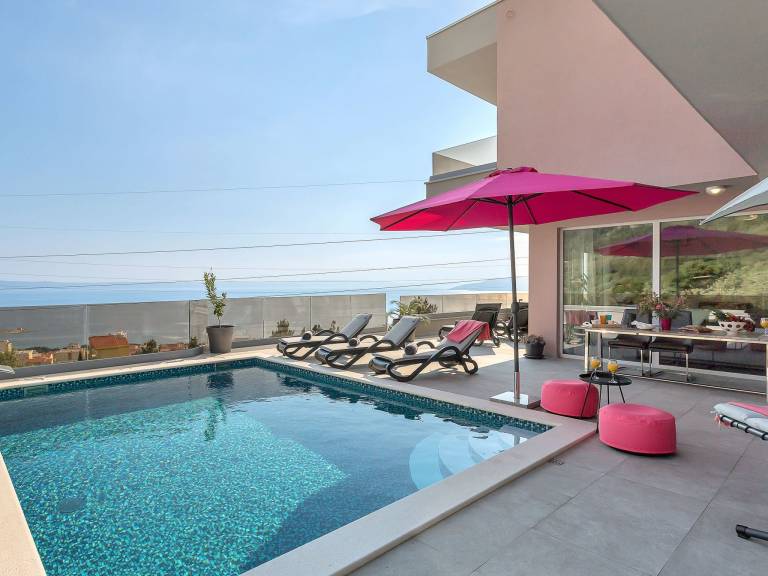 House with barbeque, terrace & yard — photo 5
