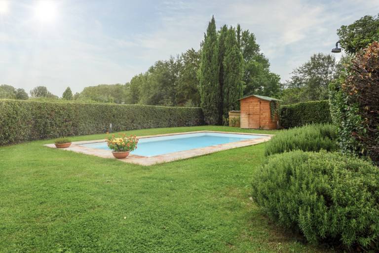Villa with yard, grill & private pool — photo 2