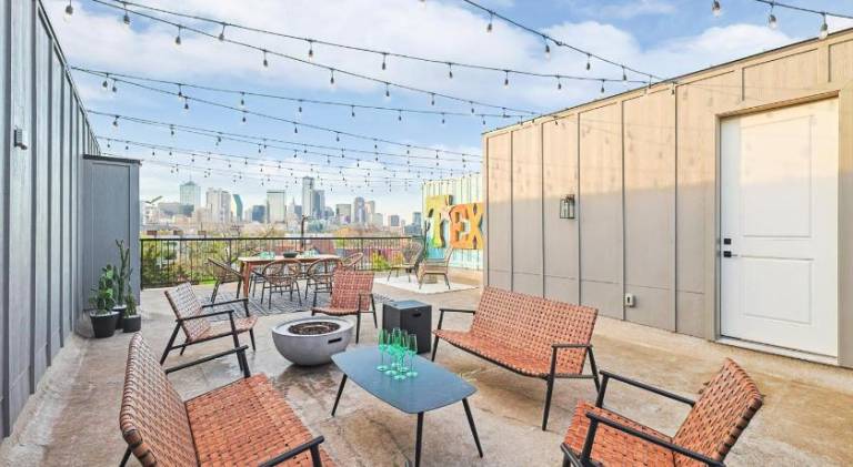 Best of The Cedars - Dallas Views Rooftop Luxury — photo 5