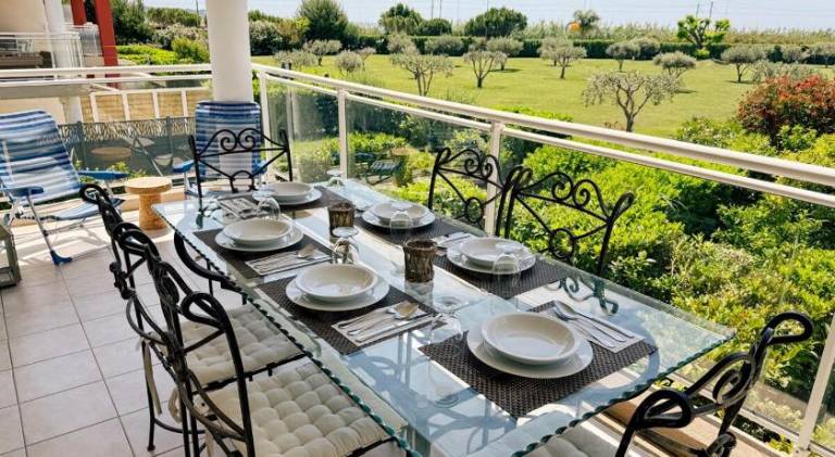 Spacious Seaside Condo with Garden & Sea-View — photo 4