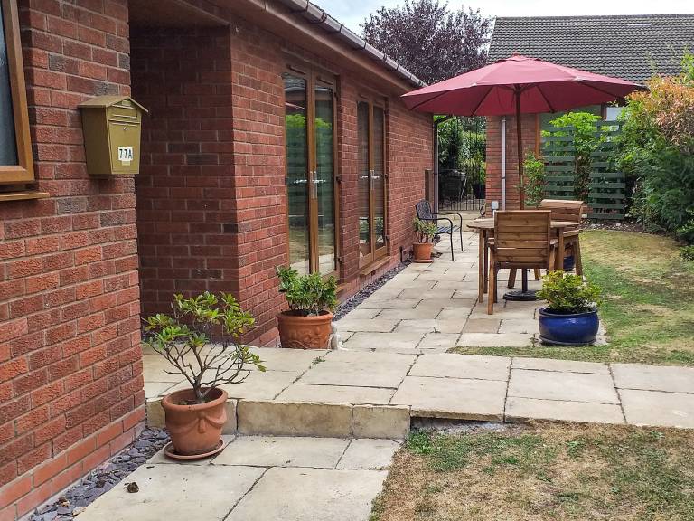 Cottage with yard & barbeque — photo 2