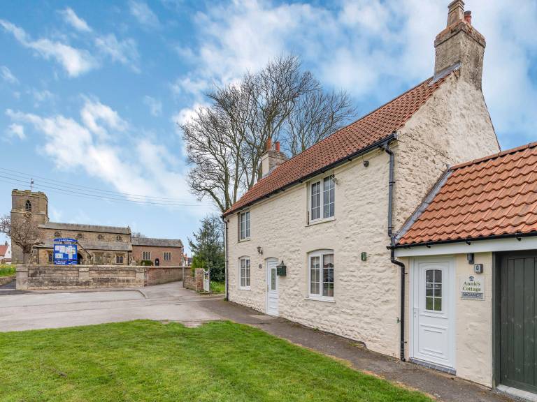 Child-friendly nice cottage with yard | River view | Pets are welcome in Bridlington