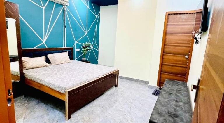Amrit Residency 5 mins from Prem Mandir and Iskon temple