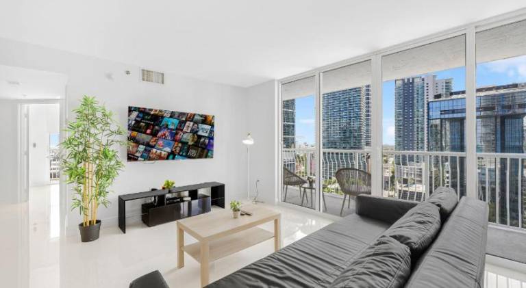 Modern Brickell Condo with Ocean & City Views — photo 2