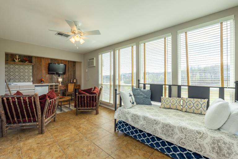 Condo with pool — photo 3