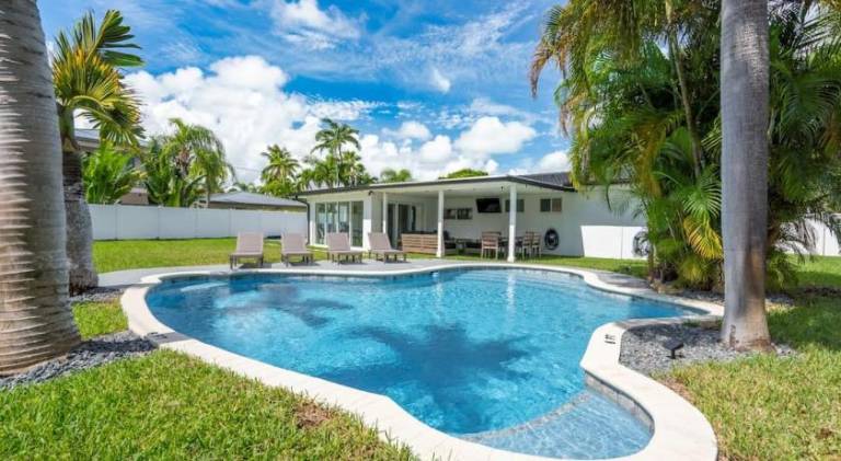 Lovely house with pool | Good for workation | Pets allowed in Deerfield Beach, FL