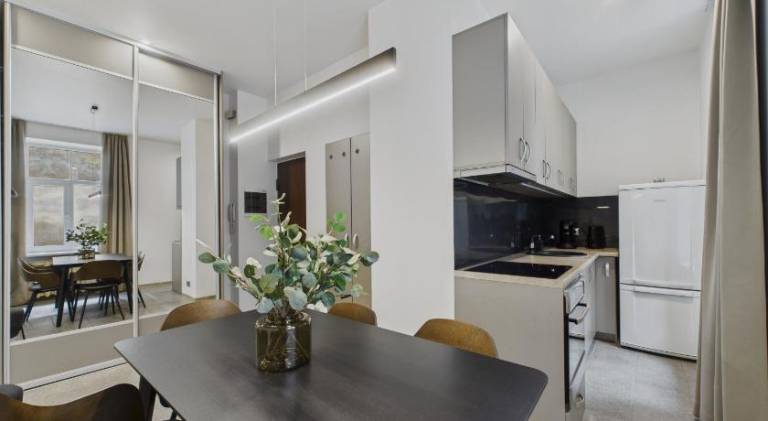 2BR Old Town Apartment near St Peter's Church — photo 2
