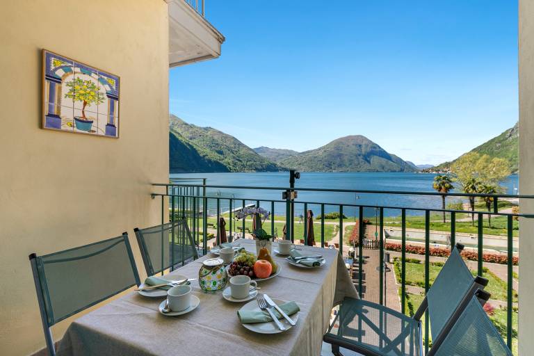 Family-friendly pleasant apartment with terrace | Mountain view | Beach nearby | Pets allowed in Porlezza