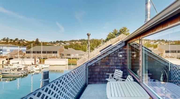 Vacation home with pool — photo 4
