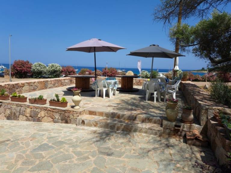 Vacation home with barbecue & patio — photo 3