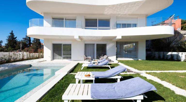 Apartment with garden, private pool & patio — photo 2