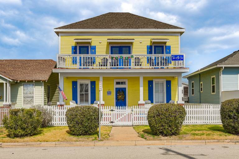 Steps to Pleasure Pier: Family Escape w/ Pool! in Galveston, TX