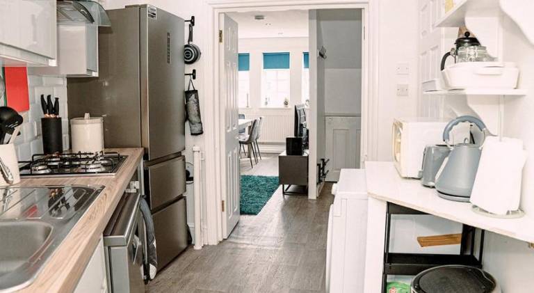 River View - Stunning Garden Flat w Free Parking - Pass the Keys — photo 4
