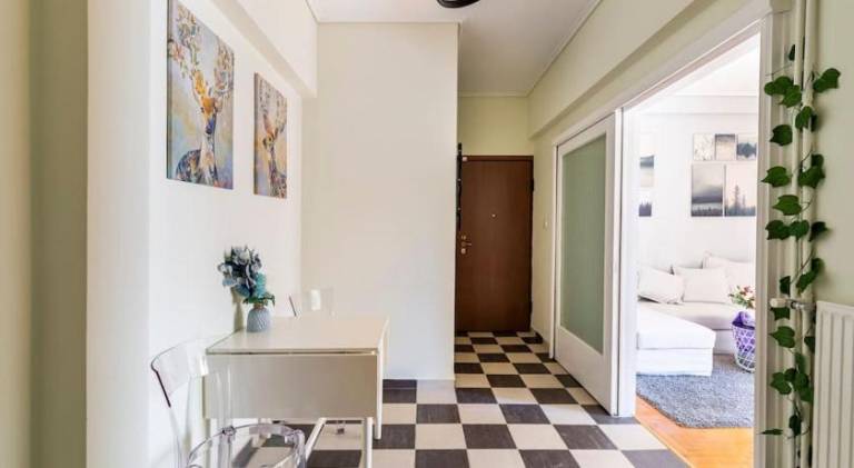 Apartment with patio — photo 3