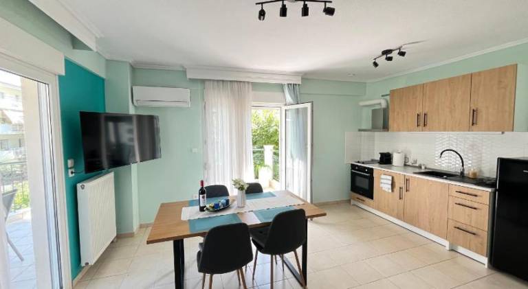 Apartment with garden & terrace in Thessaloniki