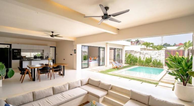 Villa with pool & jacuzzi — photo 4