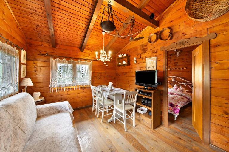 Chalet with grill, patio & yard | Garden view — photo 3