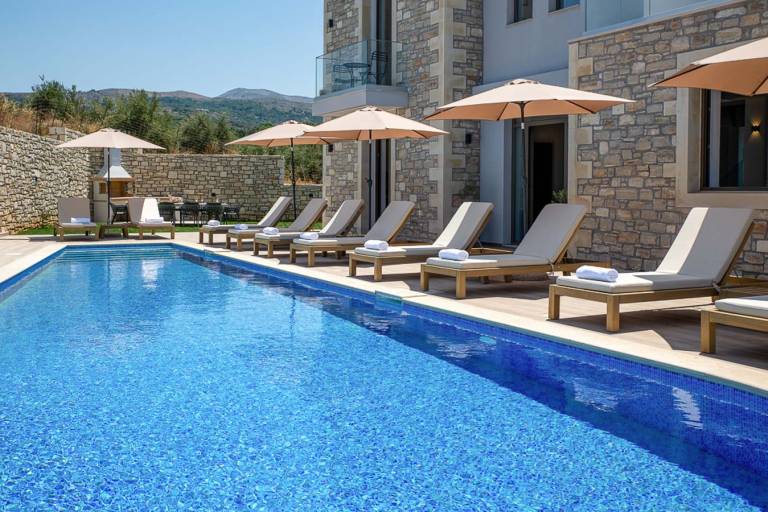 Villa with patio, barbecue & private pool — photo 5