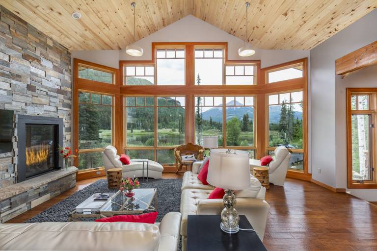 Lakefront Custom Home Across from Purgatory - Pool Table/Hot Tub/Shuttle — photo 4