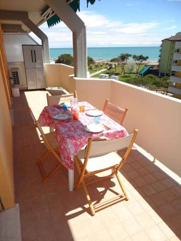 Nice holiday apartment with terrace | Close to the beach | Dogs allowed in Caorle