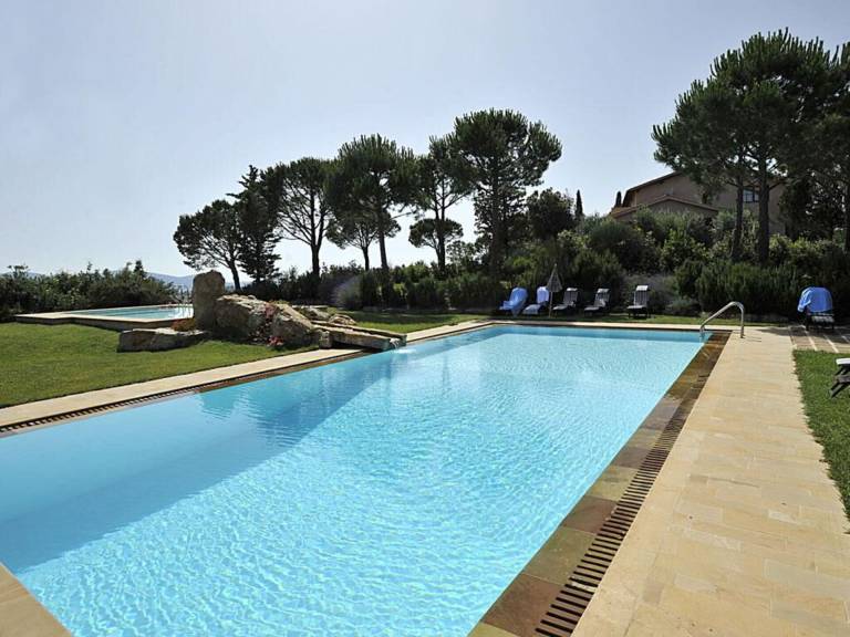 Family-friendly big villa with hot tub, pool & garden | Panoramic view | Pets are welcome — photo 3
