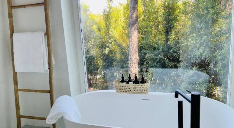 Villa with barbecue, garden & private pool | Pet-friendly — photo 5