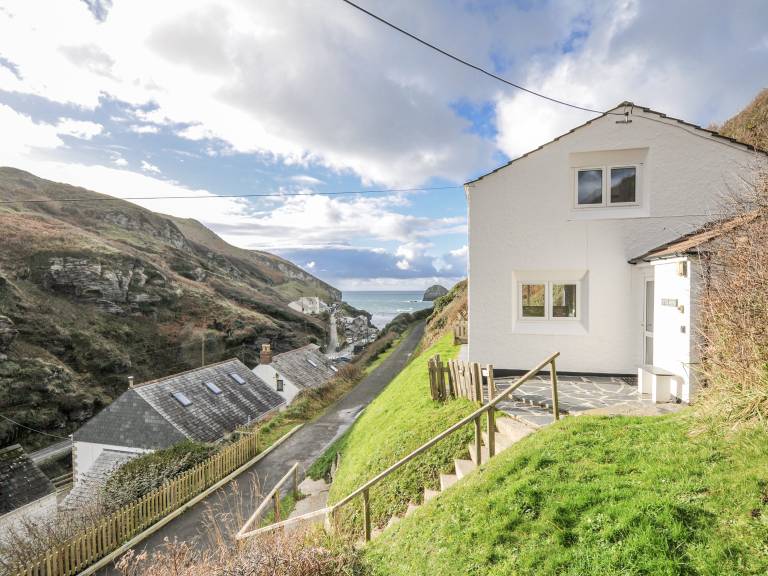 Child-friendly beautiful cottage with garden | Beach view | Beach nearby | Dogs allowed in Tintagel