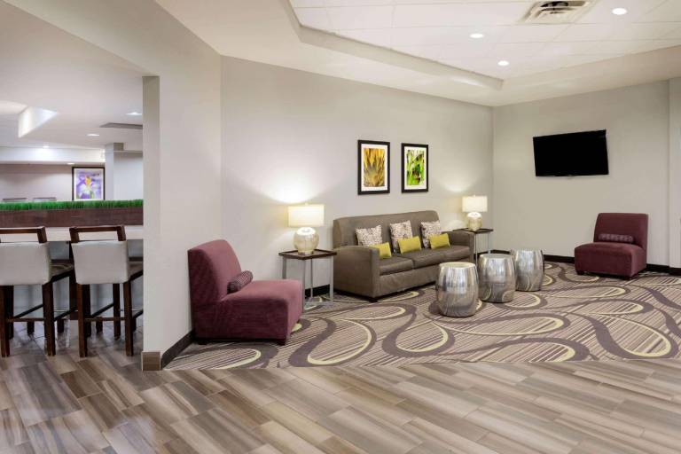 La Quinta Inn & Suites by Wyndham Minneapolis Bloomington W — photo 3