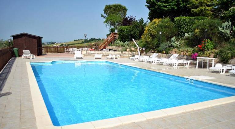 Farm with pool, garden & patio | Pet-friendly — photo 3