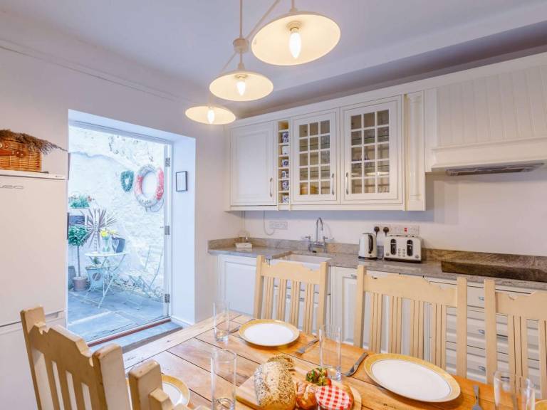 Fully equipped charming cottage with yard | Close to the beach | Pets are welcome — photo 4