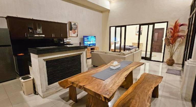 Child-friendly lovely villa with jacuzzi, private pool & patio | Perfect for remote work | Dogs allowed — photo 5
