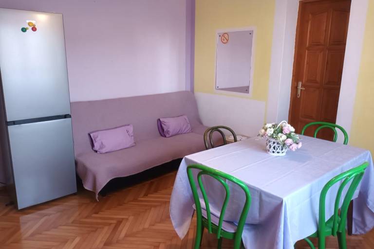 Holiday apartment with patio, yard & barbeque — photo 3