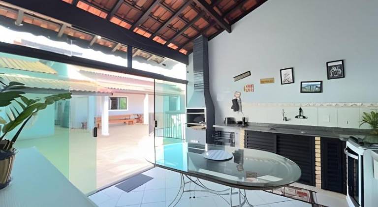 Spacious vacation home with pool | Pet-friendly — photo 3