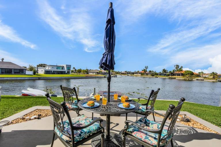 Waterfront Bliss with Pool & Spa – Your Perfect Escape Awaits - Sunset Cove - Roelens — photo 5