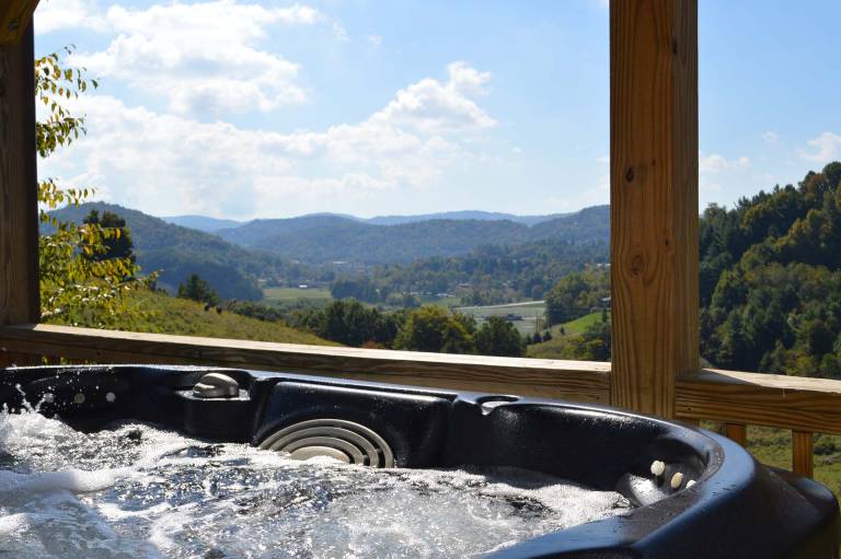 Rosey Outlook - Hot Tub, Great Views, Pool Table, between Boone & Blowing Rock — photo 2