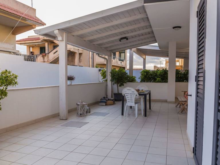 Apartment with barbecue & patio — photo 5