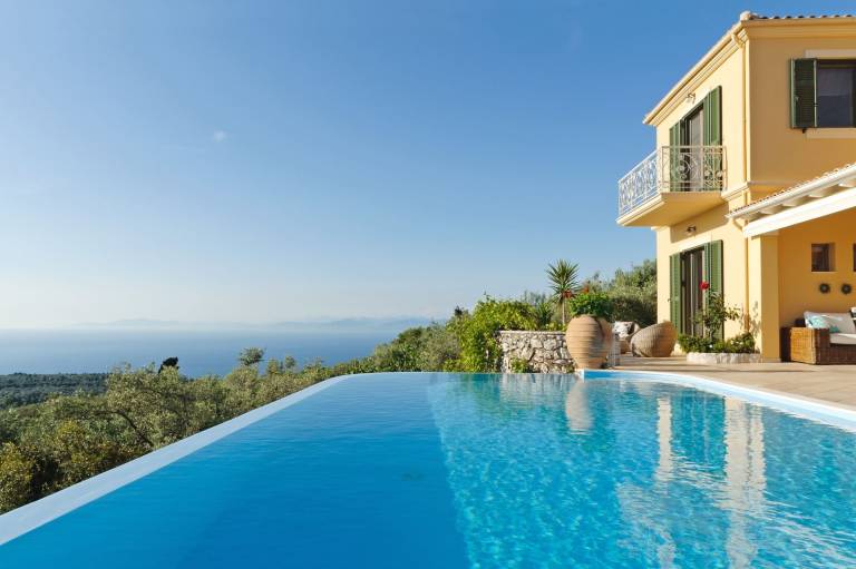 Vila Pefkoulia beach