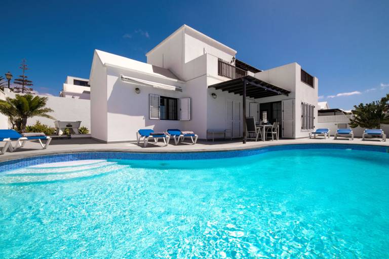 Fully equipped villa with private pool, patio & grill | Close to the beach | Dogs allowed — photo 2