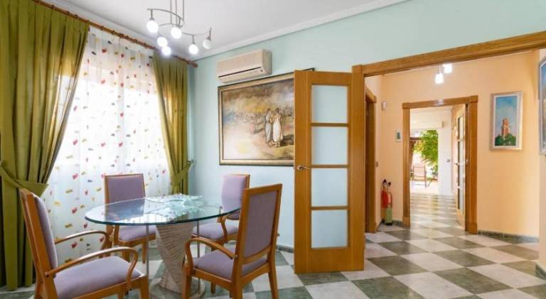 Fully equipped ample villa with patio, pool & grill | Next to the beach | Perfect for remote work | Pets are welcome — photo 2